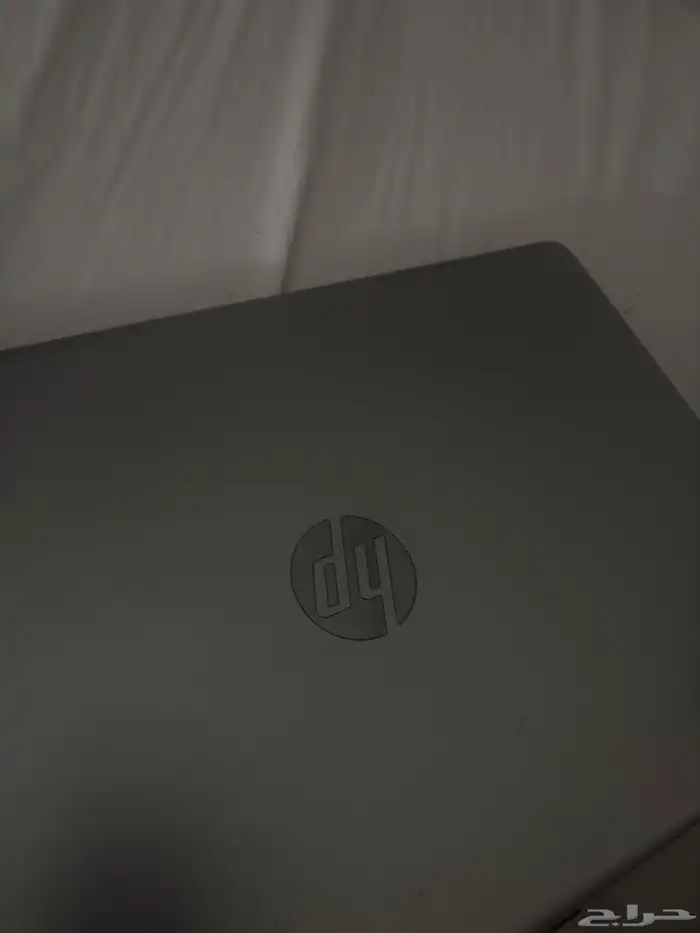 لابتوب hp مستعمل اعطيك معاه الشاحن في كسر بسيط من الخارج بس 0