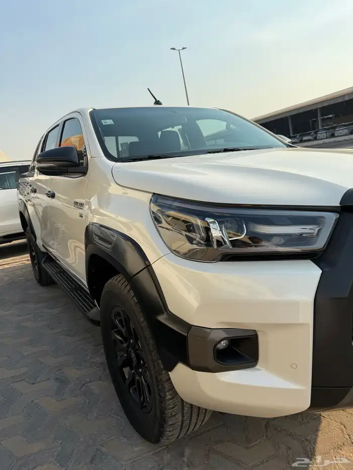 تويوتا هايلوكس دفنشر 6 سلندر موديل 2021 16
