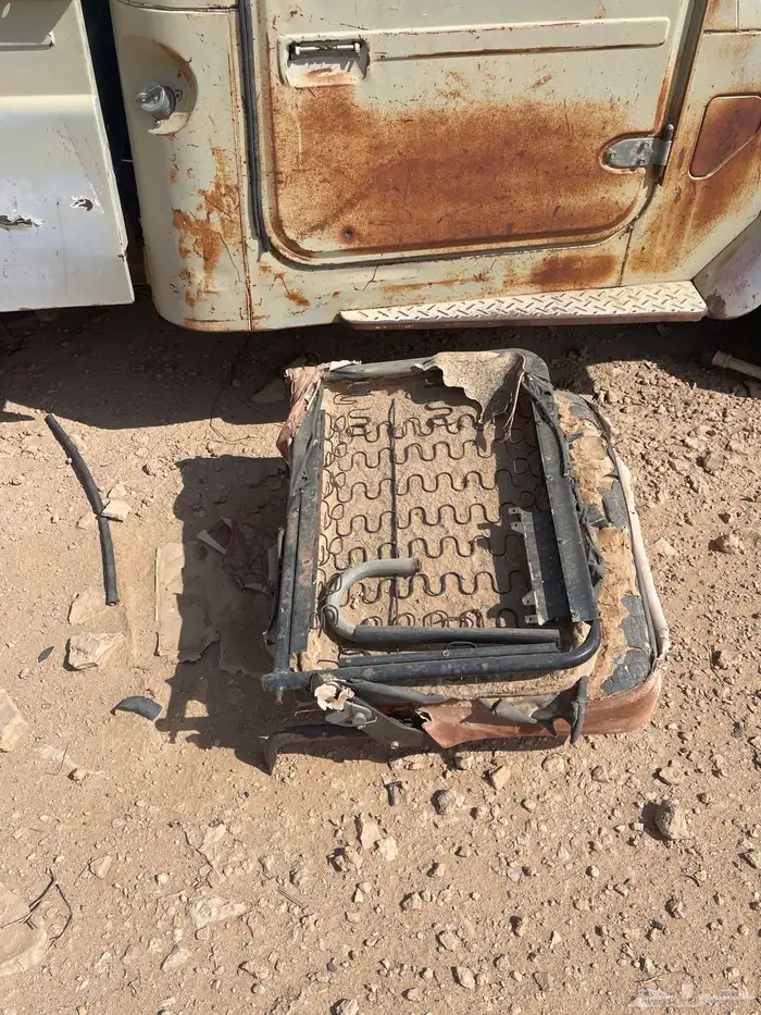 للبيع جيب شاص قديم كل شي موجود فيه 5