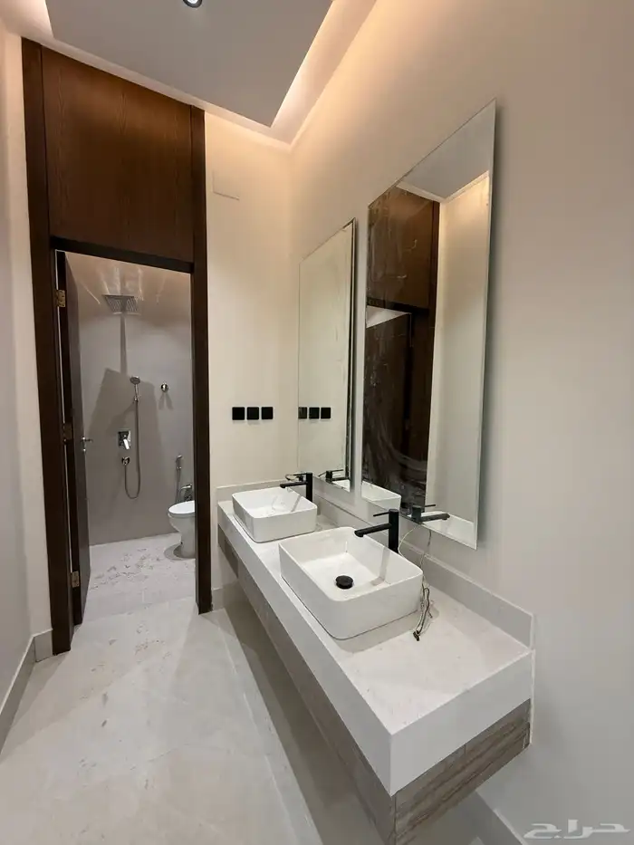 للبيع شقق علويه بملحق وشقق ارضيه بمداخل مستقل حي الحسام 5