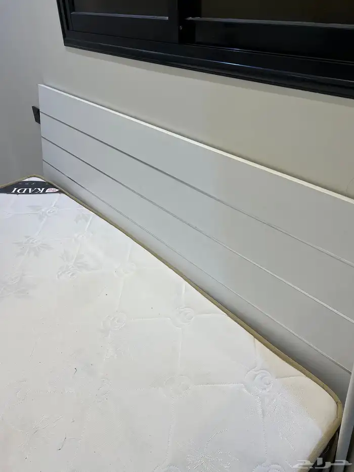 غرفة نوم سرير مع دولاب  سرير طفل استخدام نظيف 0