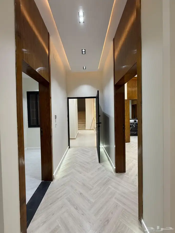 للبيع شقق ارضيه ببايكة سيارة وشقق علويه بمصعد ف حي الموسي 32