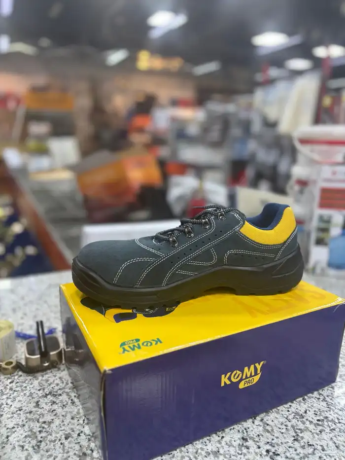 ملابس عمال   ملابس سلامة   افرول عمال   حذاء سلامة   خوذة 14