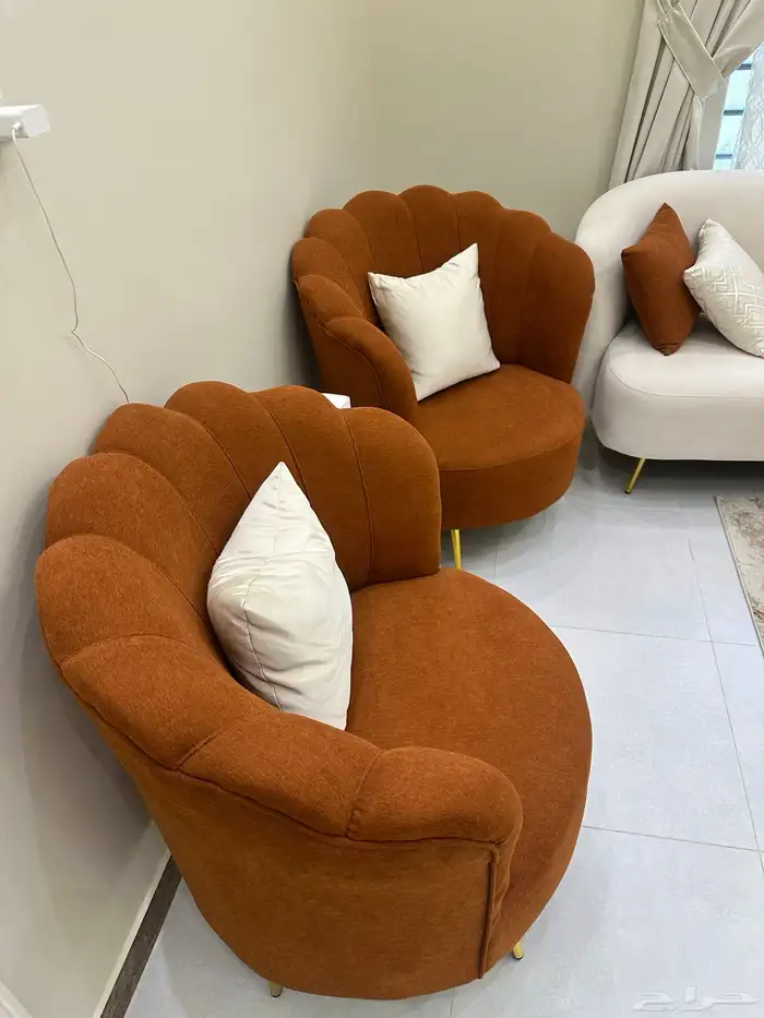 كنب مع الطاولات وملحقاتها 2