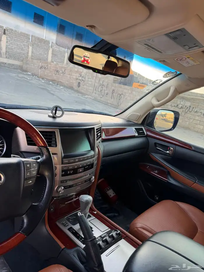 لكزس 2015 اسود عداد قليل 17