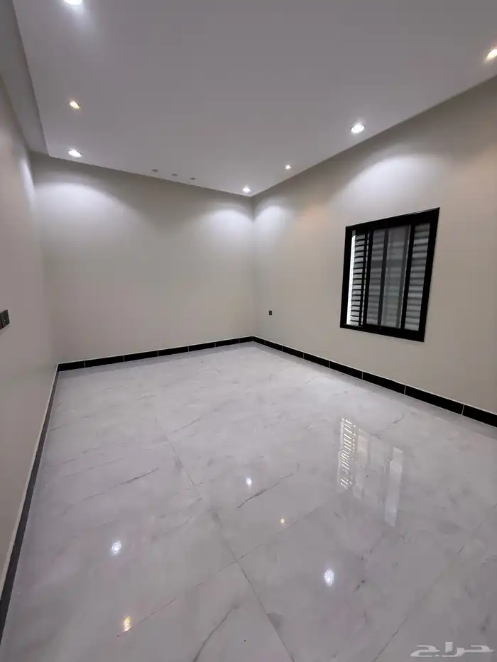 للبيع روف بملحق علوي بحوش حي الراقي خميس مشيط 780الف 26