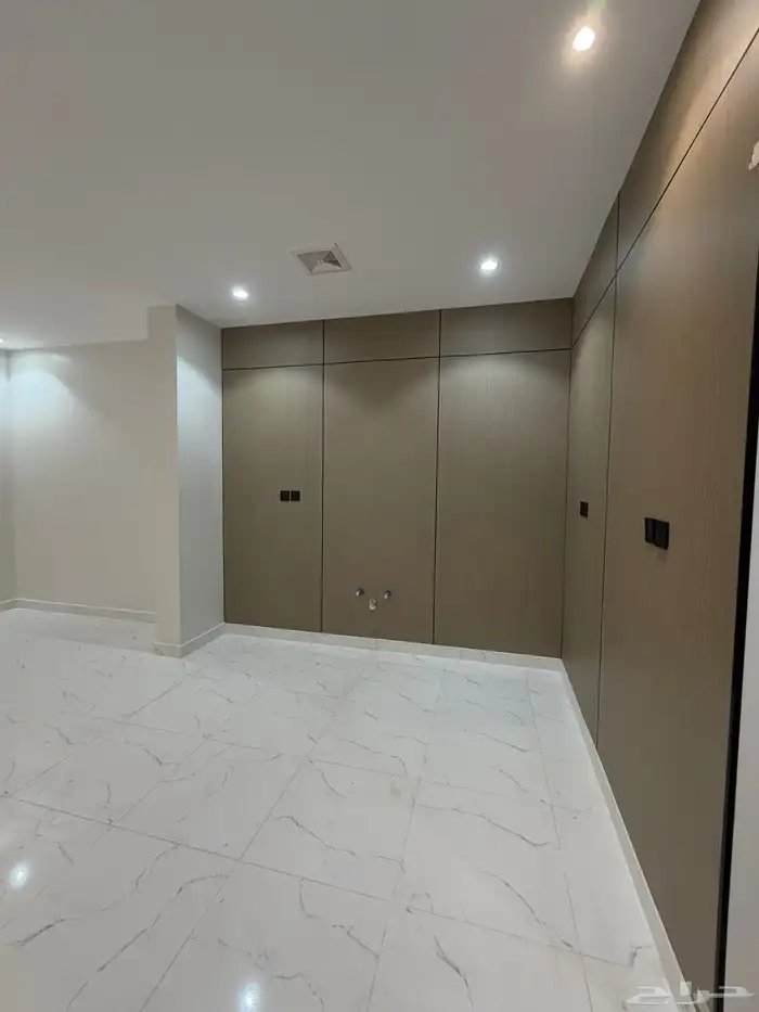 فيلا للبيع حي البشائر مساحة 450م 8غرف 2مجلس- مقلط 18