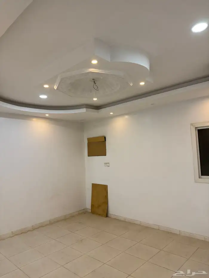 شقة خمس غرف دور ارضي ومدخل خاص حي السلام 1