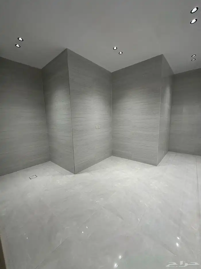 للبيع ادوار مع مساحات كبيرة بمداخل مستقلة المحالة - ابها 6