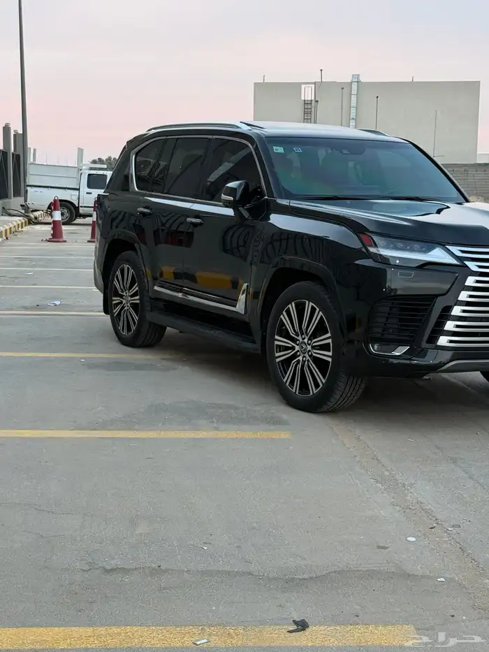 للبيع لكزس 2022 بي بي اسود سعودي 6