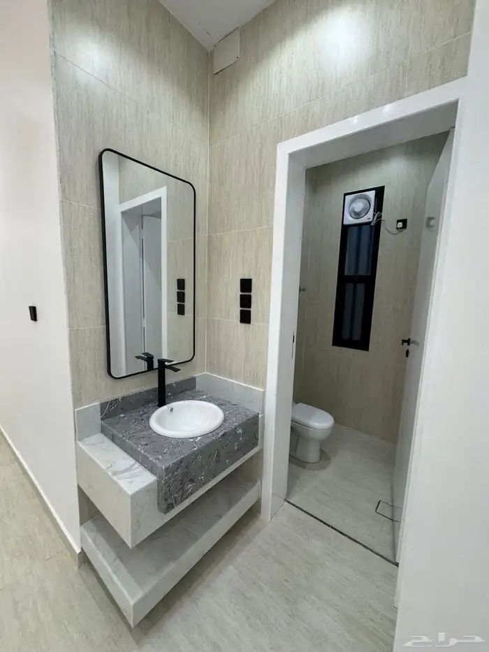 للبيع بأحد رفيده روف علوي دور ثاني مع ملحق مدخل مستقل 24