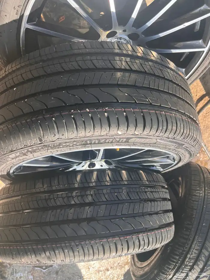 جنوط وكفرات مرسدس اصلي وكاله مقاس 20معا كفرات صيني تاريخ 25 10