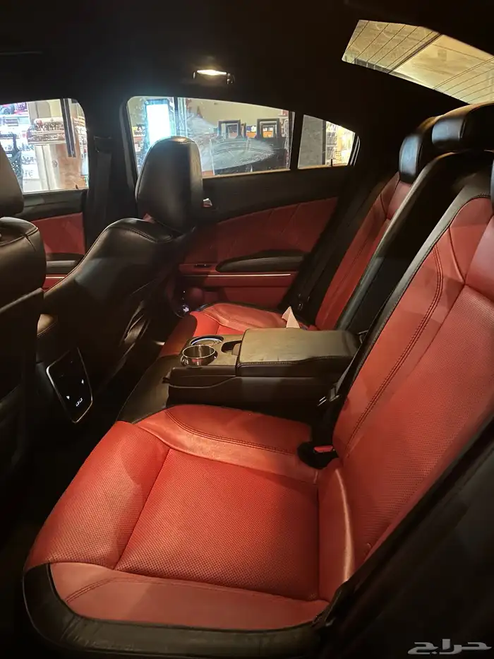 تشارجر 2022 R T v8 3