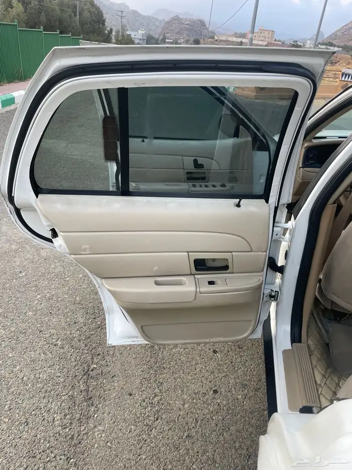 فورد فكتوريا 2010 للبيع ((واقبل بدل)) 4