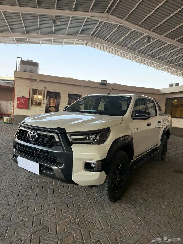 تويوتا هايلوكس دفنشر 6 سلندر موديل 2021 3