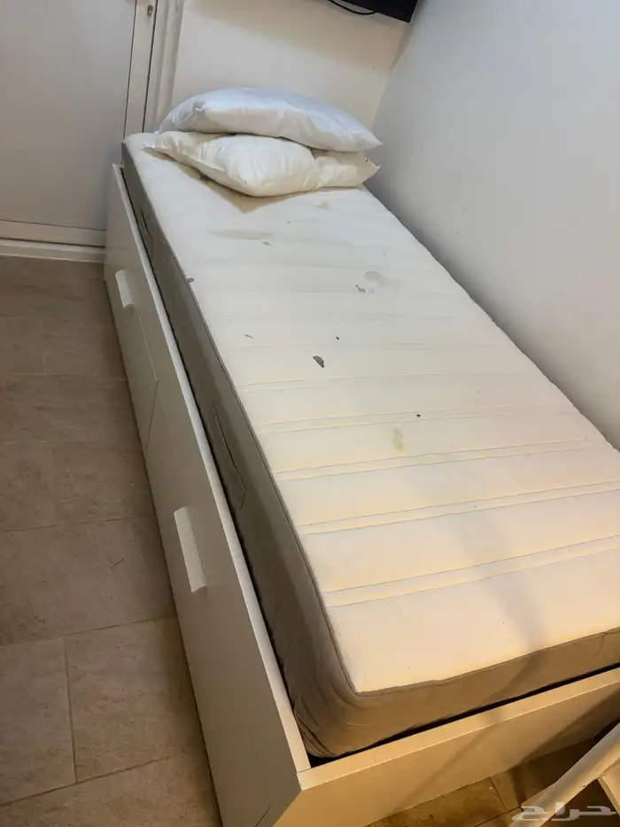 سرير مع أدراج من ايكيا 1