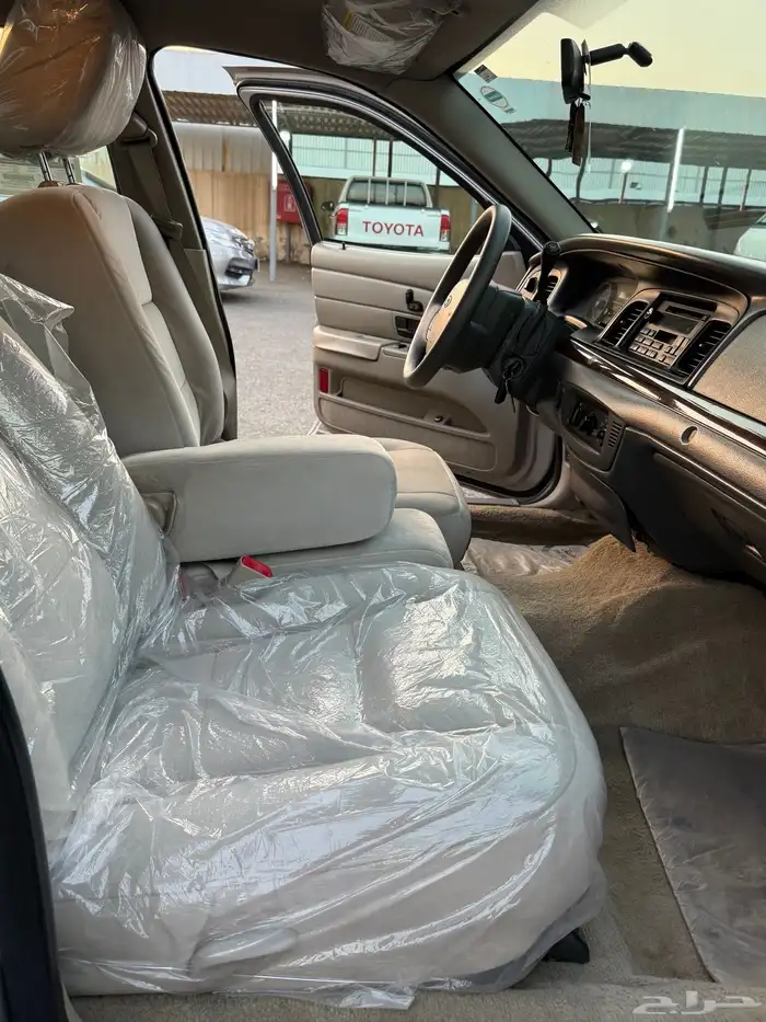 للبيع فورد فكتوريا 2011 نظيف شرط 21