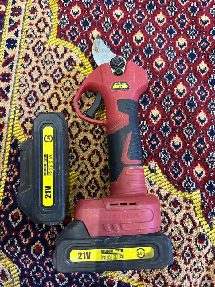 مقص تقليم أشجار V21 معاه كامل اغراضه وكشاف فينيكس 3