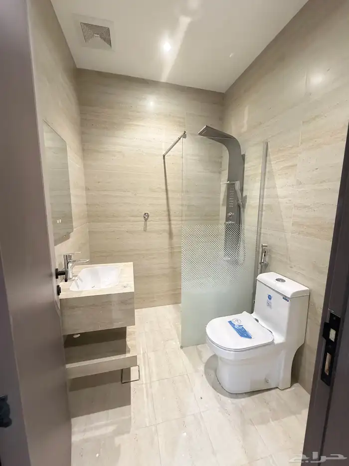 فيلا للبيع حي البشائر مساحة 450م 8غرف 2مجلس- مقلط 15