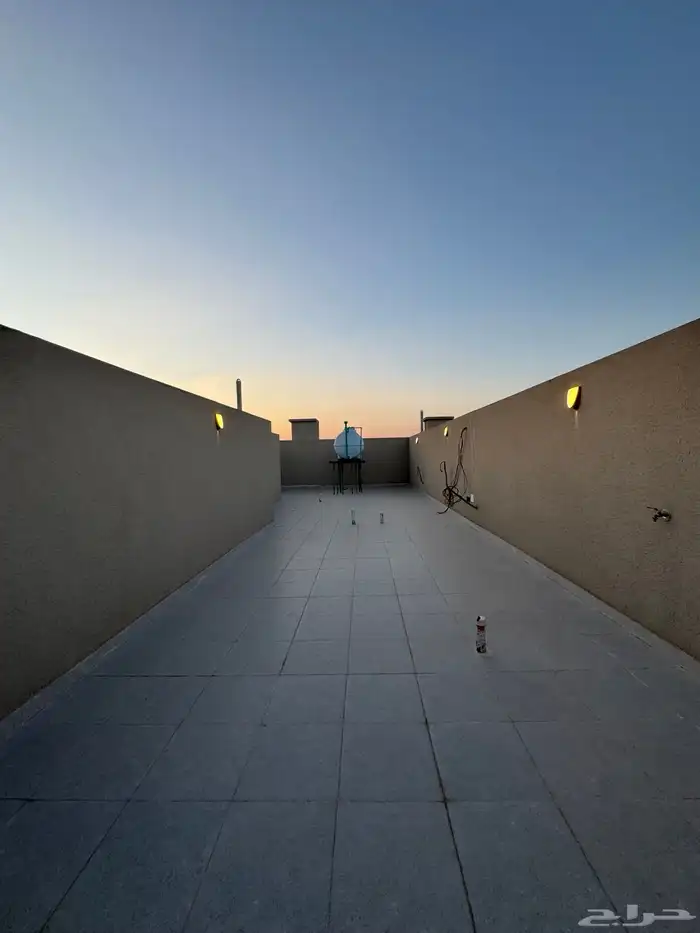 للبيع شقق تمليك علوي بسطح خاص ومصعد شغال بالاسكان شارع 25 م 20