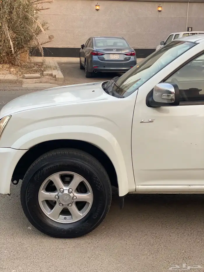 ايسوزو دي ماكس 2008 LS نظيف جدا 4