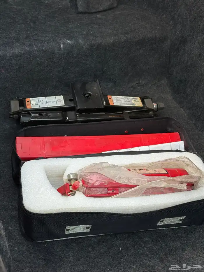 للبيع فورد فكتوريا 2011 نظيف شرط 25