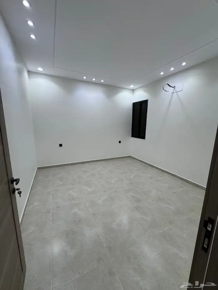 للبيع شقق تمليك علوي بسطح خاص ومصعد شغال بالاسكان شارع 25 م 16