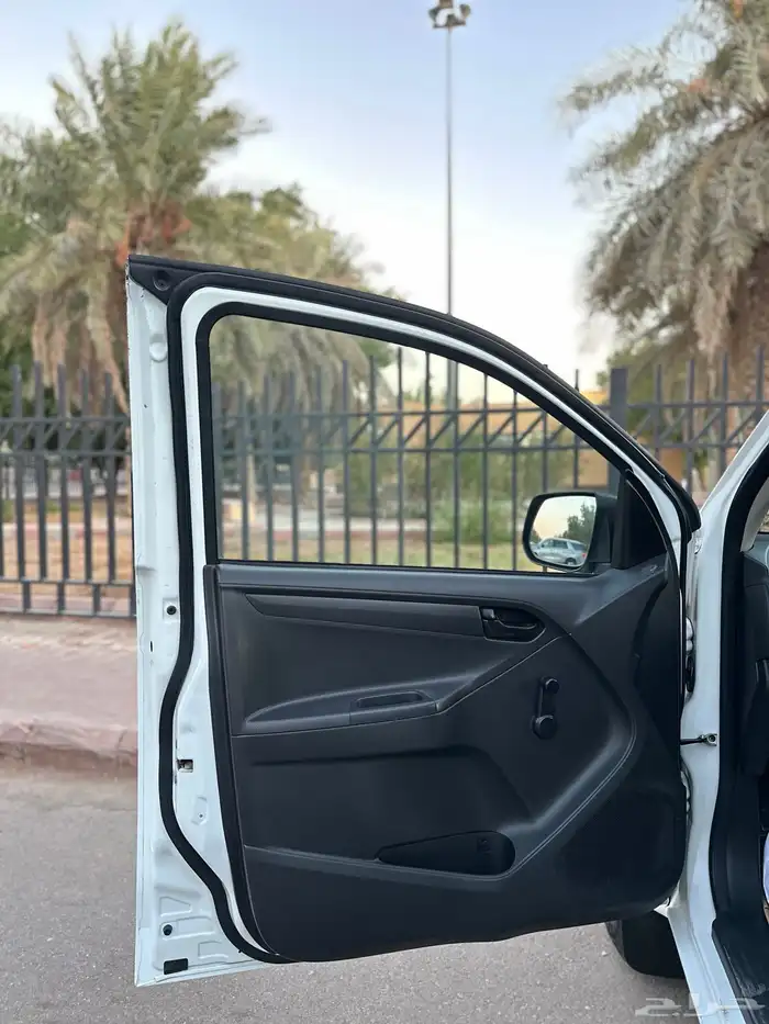 ايسوزو بكب غمارتين موديل 2023 سعودي قير عادي 16