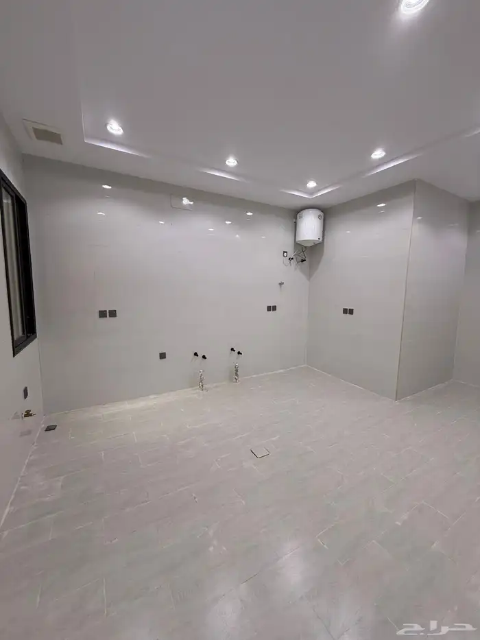 للبيع روف بملحق علوي بحوش حي الراقي خميس مشيط 780الف 9