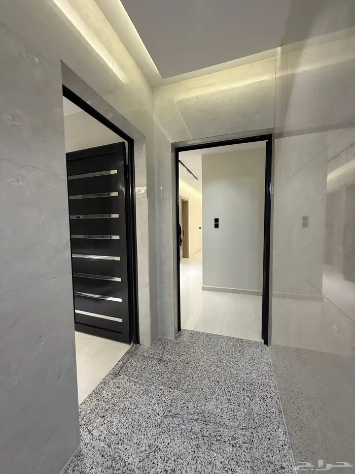 للبيع ارواف علويه وشقق ارضيه ببايكة سيارة ف احد رفيده 24