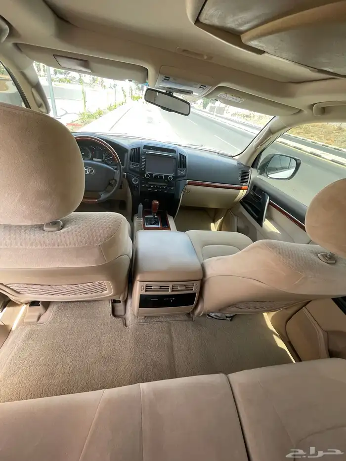 لاندكروزر مديل 2014 فل كامل في غاية النظافة 15