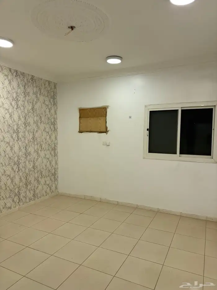 شقة خمس غرف دور ارضي ومدخل خاص حي السلام 8