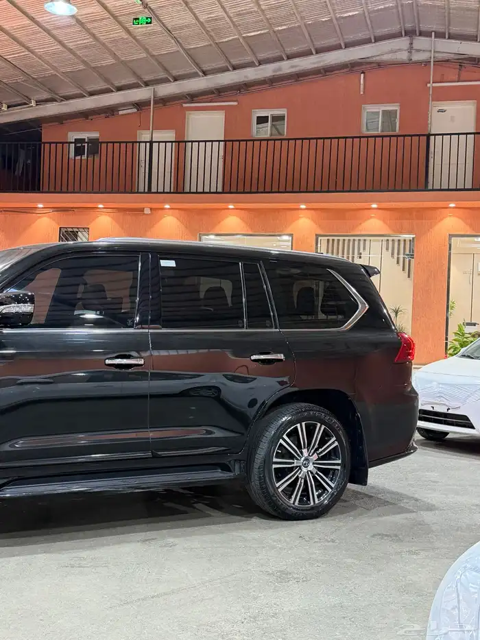 لكزس 2021 LX570 سبورت سعودي 5