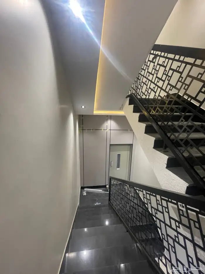 للبيع شقق ادوار علويه وسيعه بالمحاله ابها 1