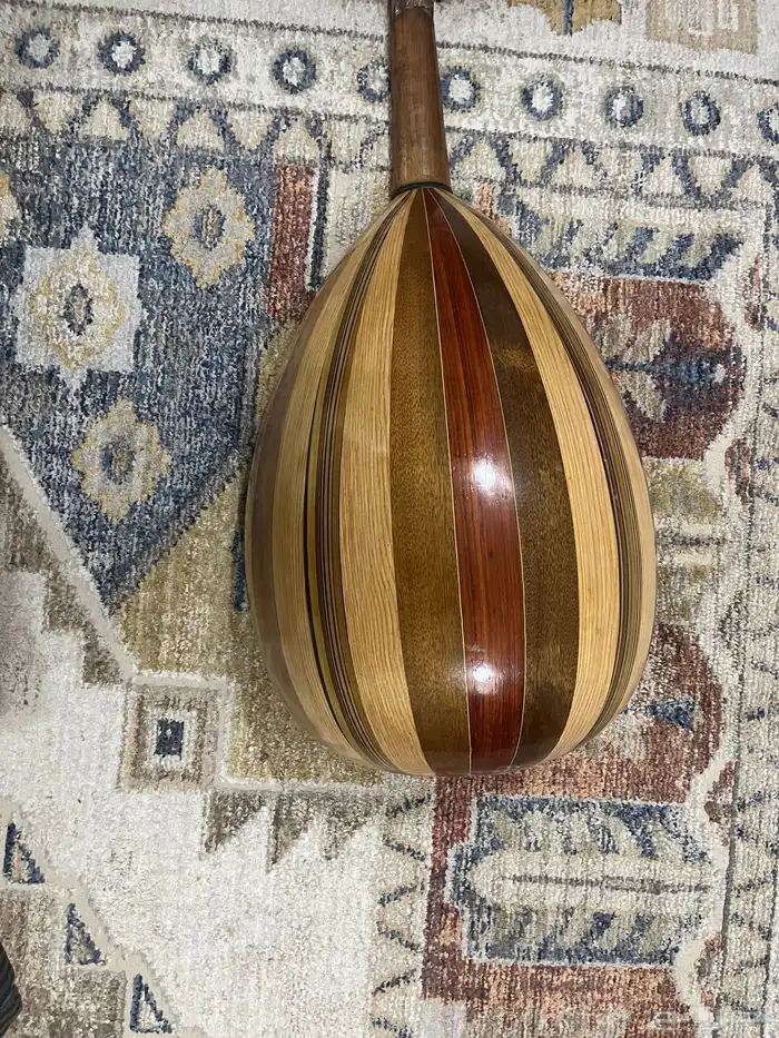 آلة عود موسيقي 3