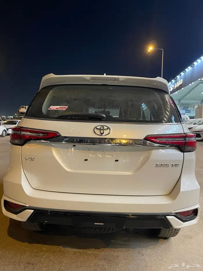 تويوتا فورتشنر VX3 بنزين 2025 6