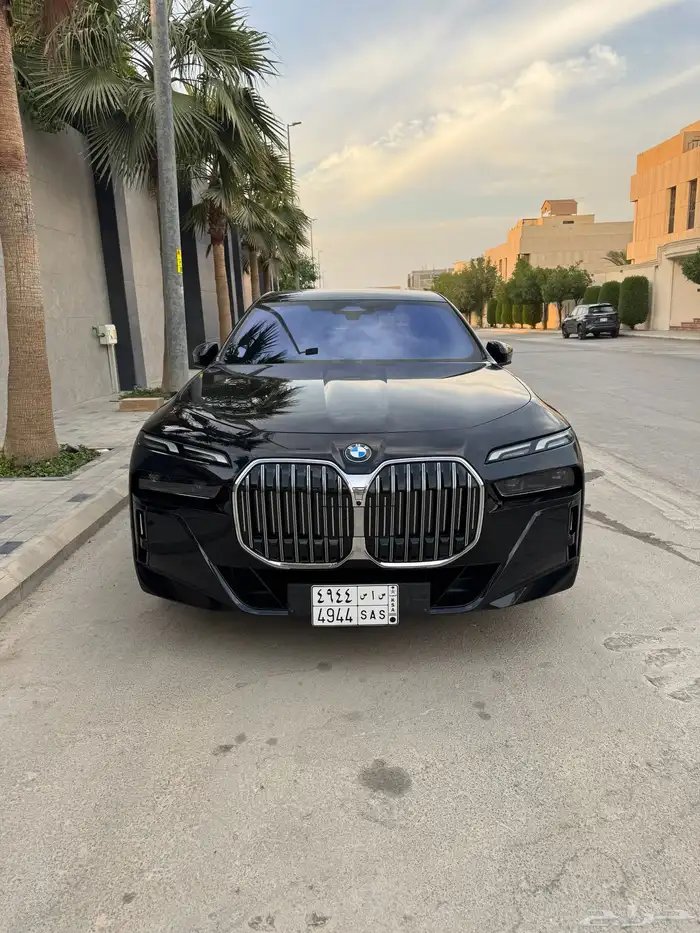 بي ام دبليو الفئة السابعة 735i - 2023 1