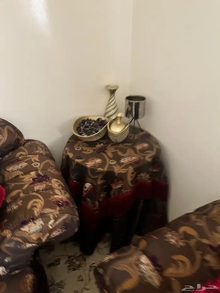 كنب مجلس نساء مع الطاولات واللوحة للبيع مقاس 5 5 4