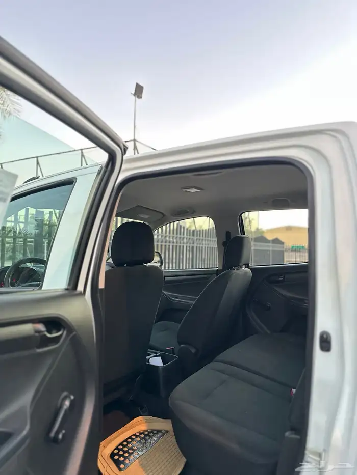 ايسوزو بكب غمارتين موديل 2023 سعودي قير عادي 19