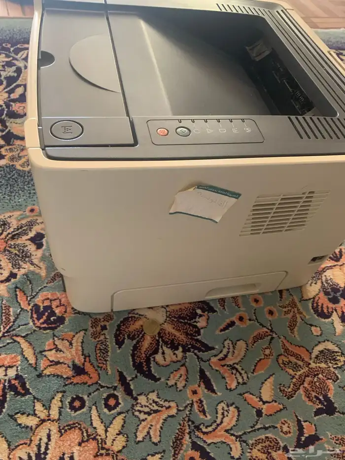 كمبيوتر قديم تراثي مع طابعه 0