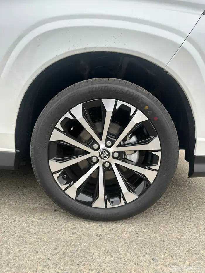 تويوتا فيلوز 4 سلندر موديل 2025 متوفر جميع الالوان 2