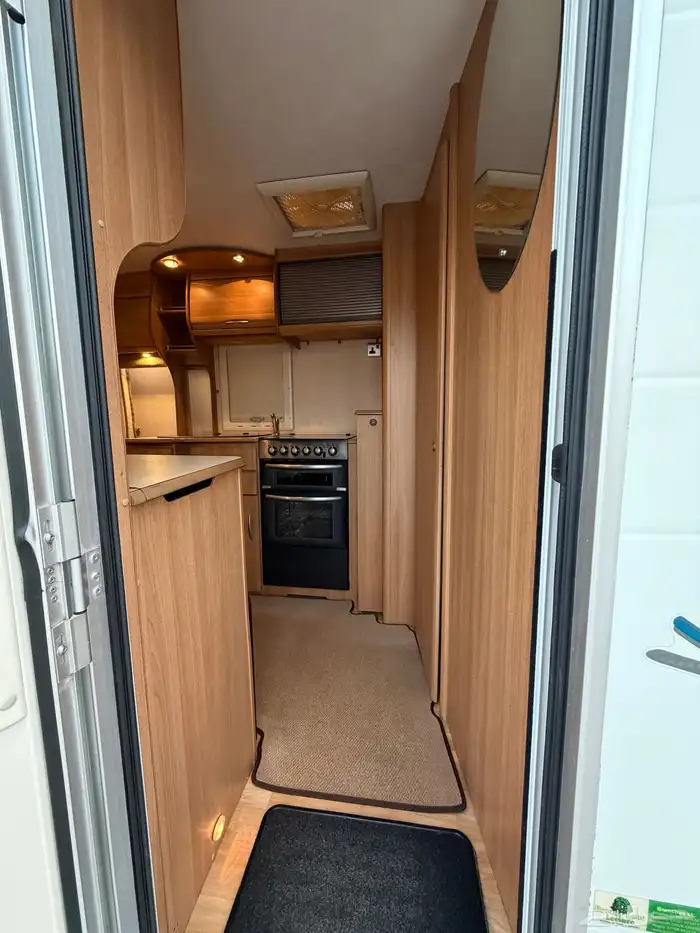 كرفان اوربي 5 متر ونص ( نظيف جدا ) 18