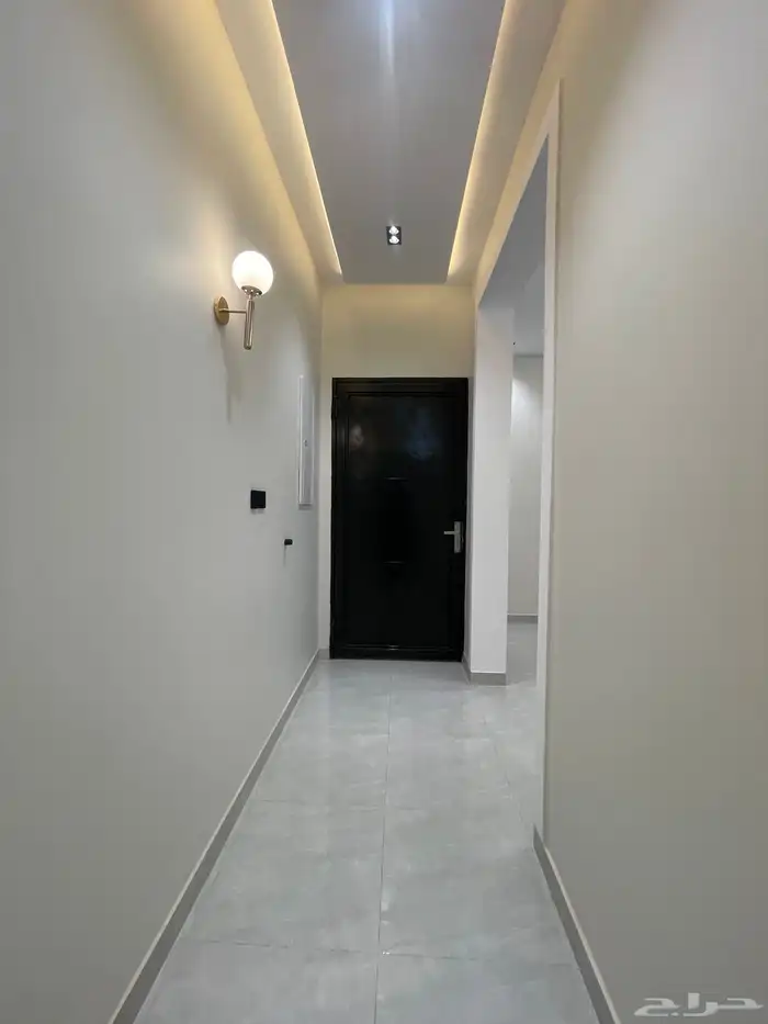 للبيع شقه دور ارضى بحوش وبايكه من 600 الف مقابل نادى ضمك 10