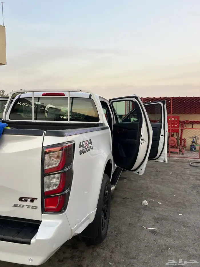 للبيع ايسوزو 2025 2