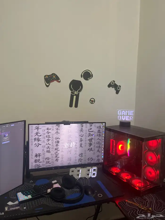 بي سي مع طاوله L وكرسي قيمنق وشاشتين قيمنق 0