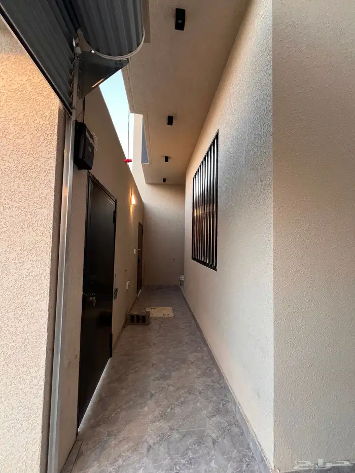 للبيع ادوار ارضيه خلف مستشفى السعودى الالمانى خميس مشيط 3