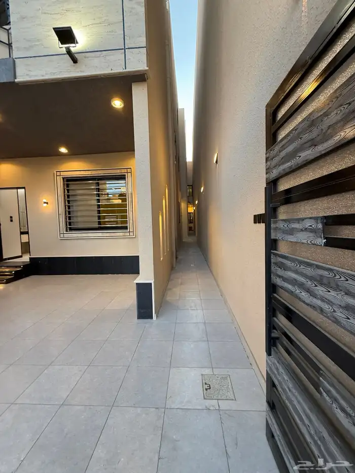 للبيع شقه دور ارضى بحوش بموقع مكتمل الخدمات بحى الموسى 2