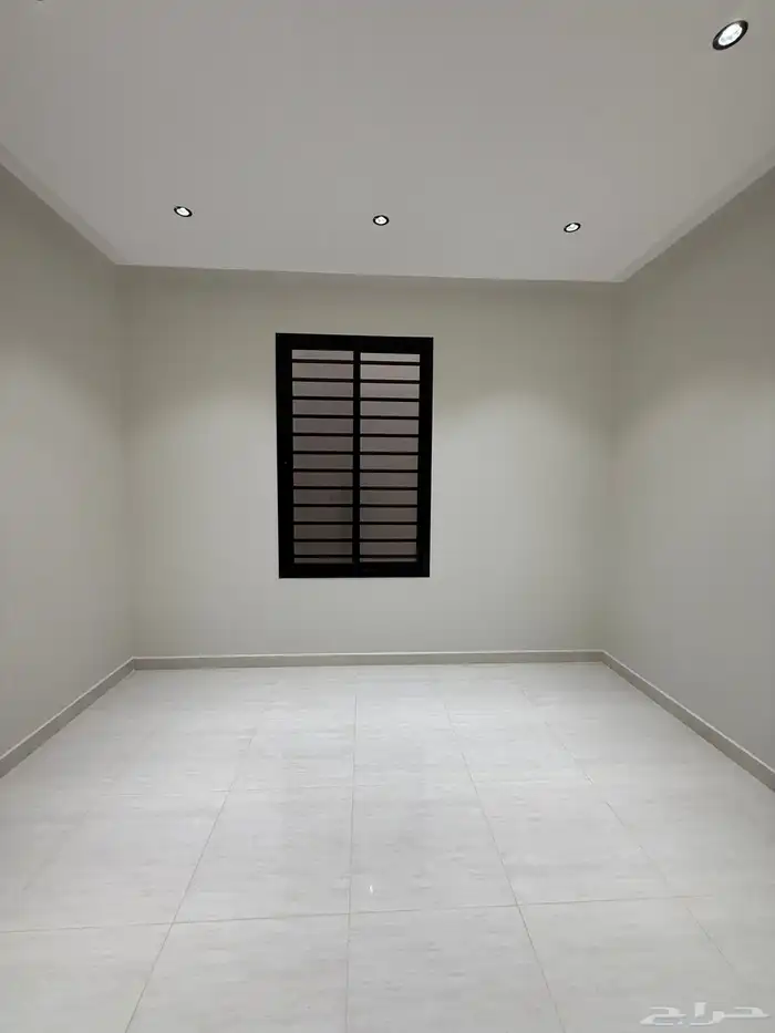 للبيع ارواف علويه وشقق ارضيه ببايكة سيارة ف احد رفيده 27