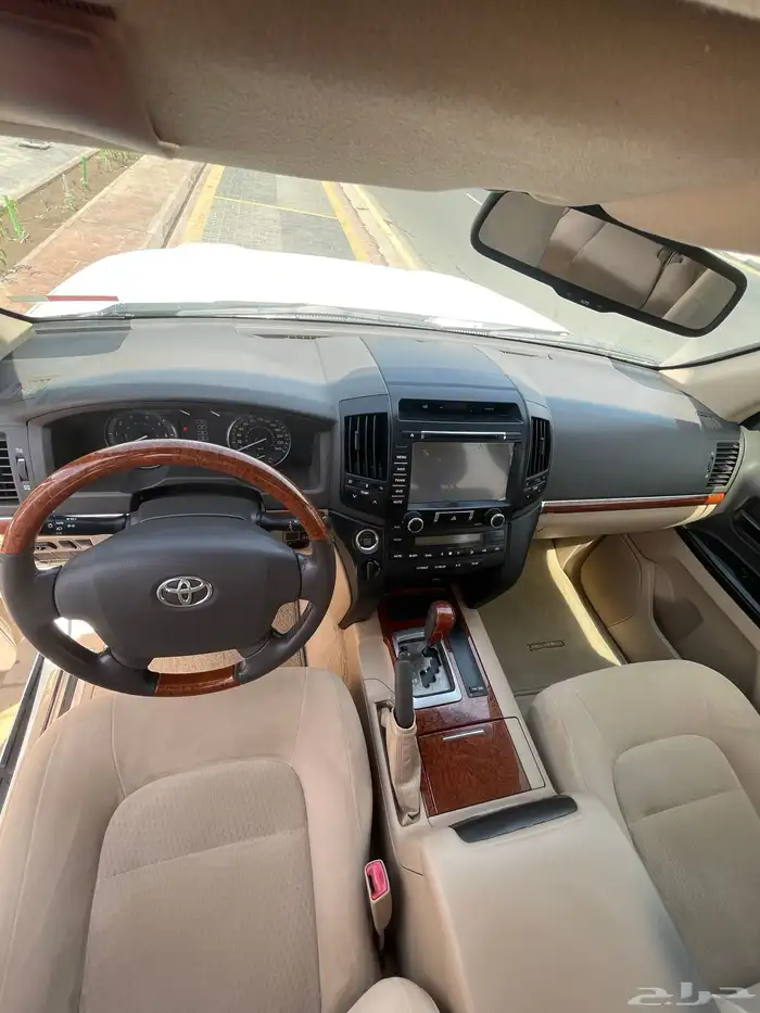 لاندكروزر مديل 2014 فل كامل في غاية النظافة 14