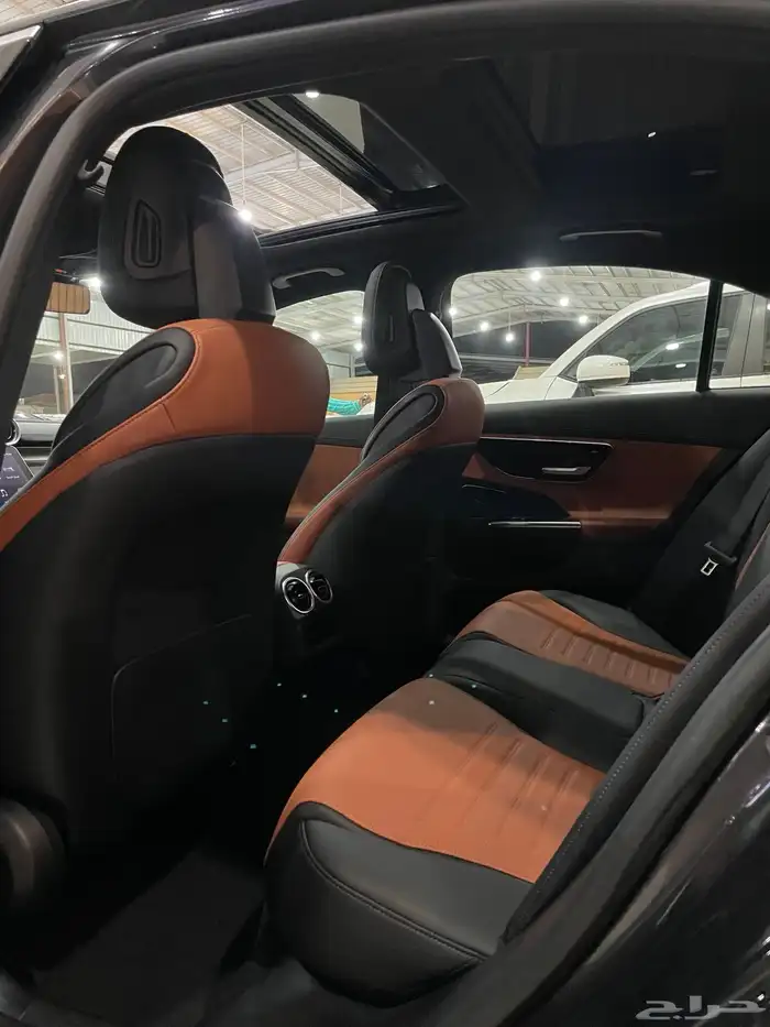 مرسيدس C300 موديل 2023 فل كامل 15